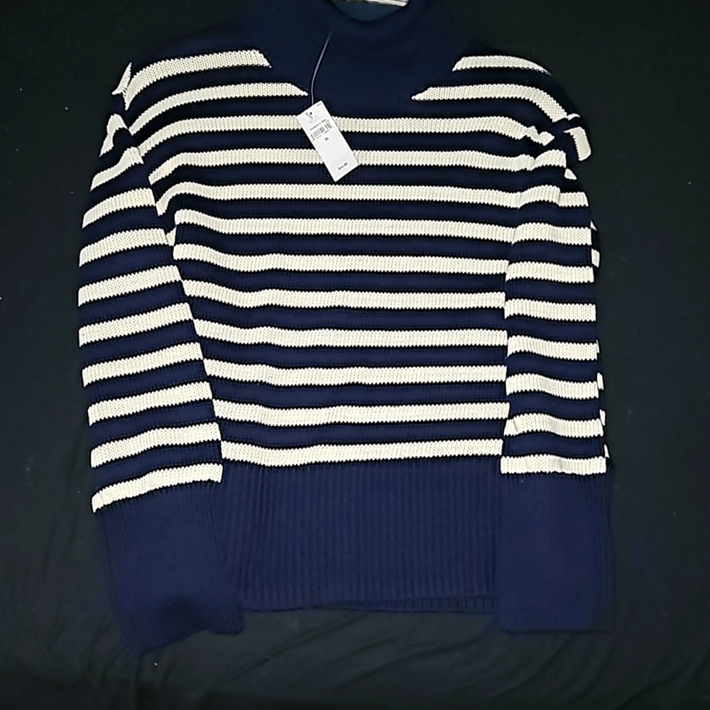 Navy and white cropped sweater